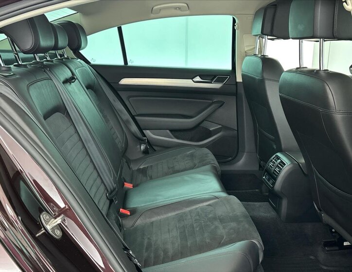 Volkswagen Passat Sedan / Limuzína 2,0 l 140 kw