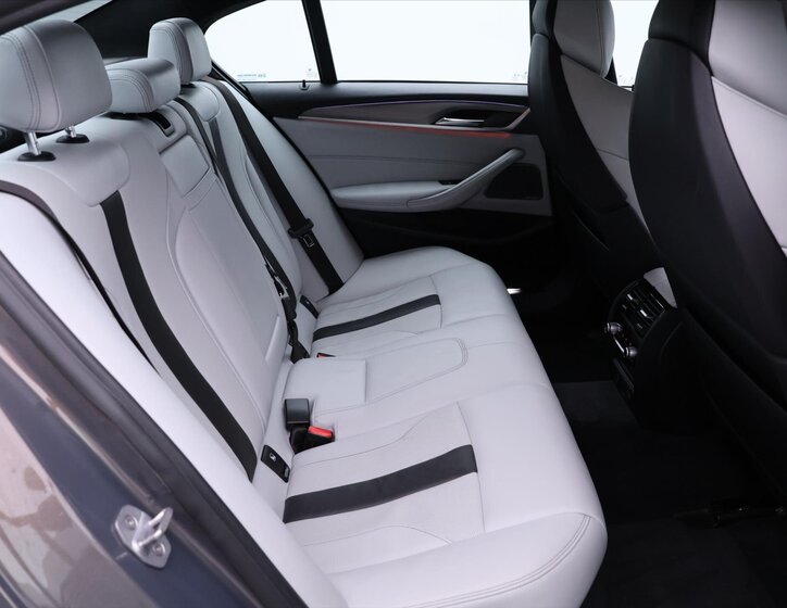 BMW M5 Sedan 4,4 l 441 kw