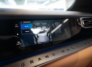 Jeep Grand Wagoneer 39