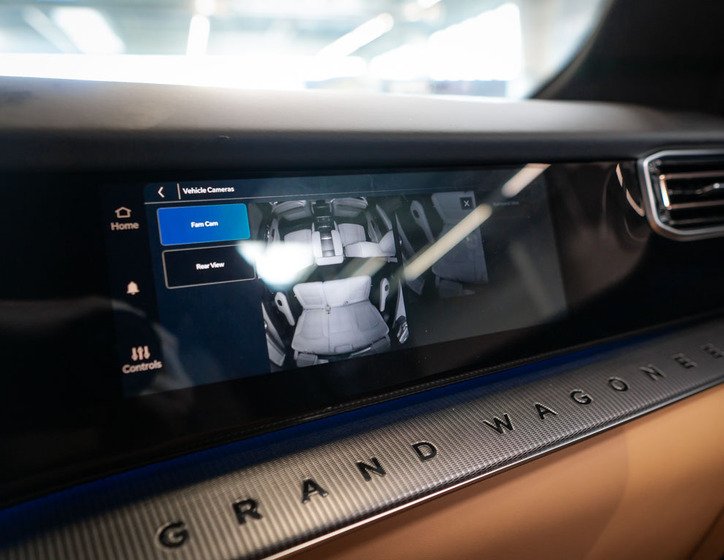 Jeep Grand Wagoneer 39