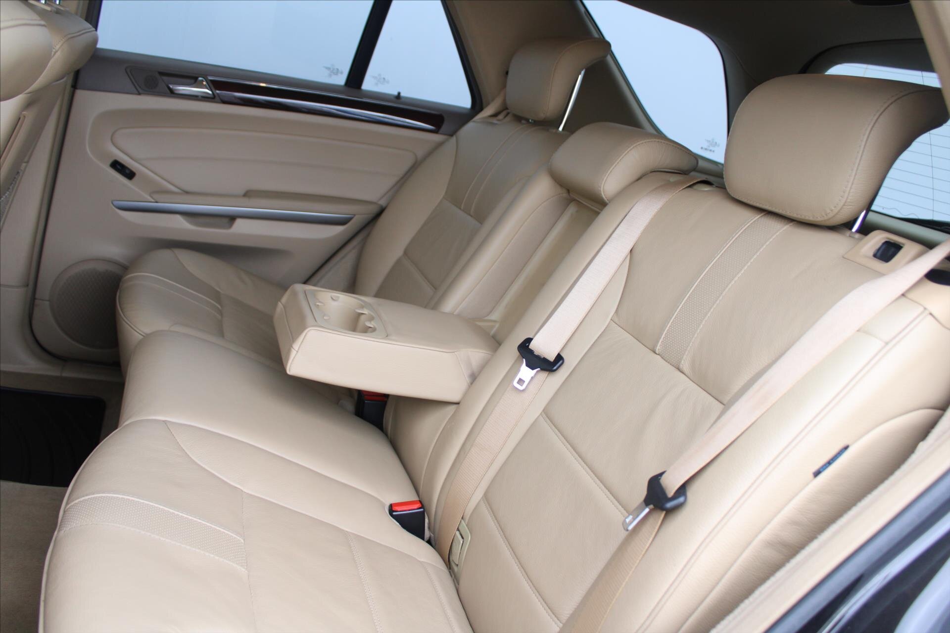 Mercedes-Benz Třídy M SUV / Terénní 3,0 l 165 kw