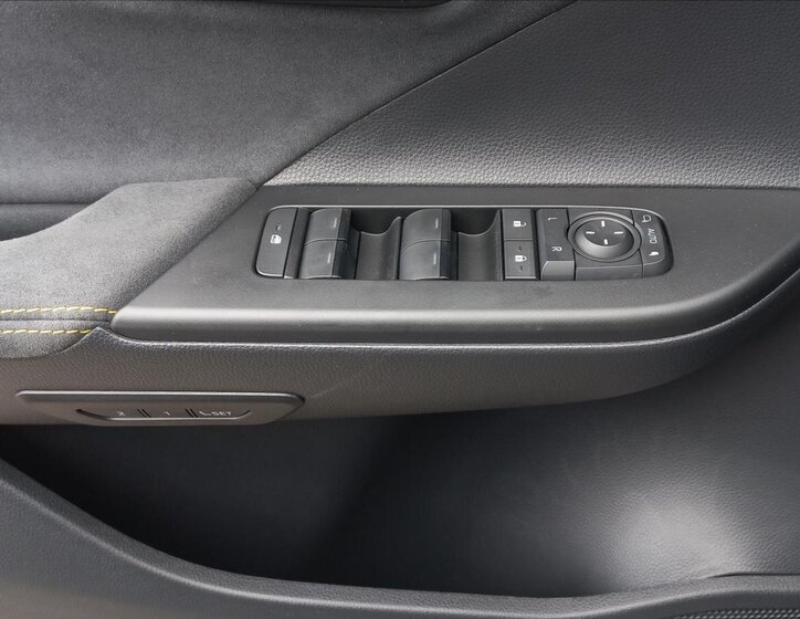 Toyota C-HR SUV / Terénní 2,0 l 112 kw