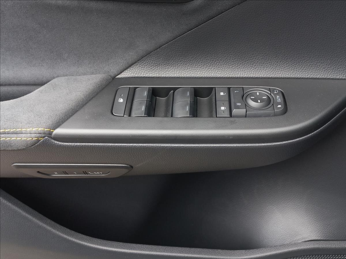 Toyota C-HR SUV / Terénní 2,0 l 112 kw