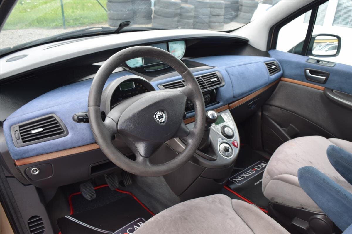 Lancia Phedra MPV 2,2 l 94 kw