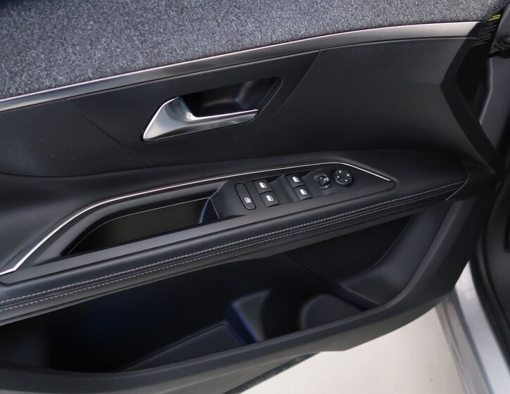 Peugeot 5008 SUV / Terénní 1,2 l 96 kw