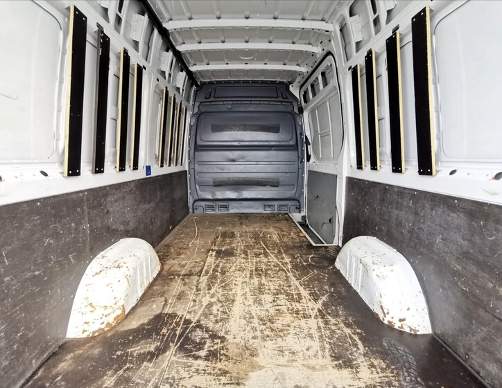 Volkswagen Crafter 12