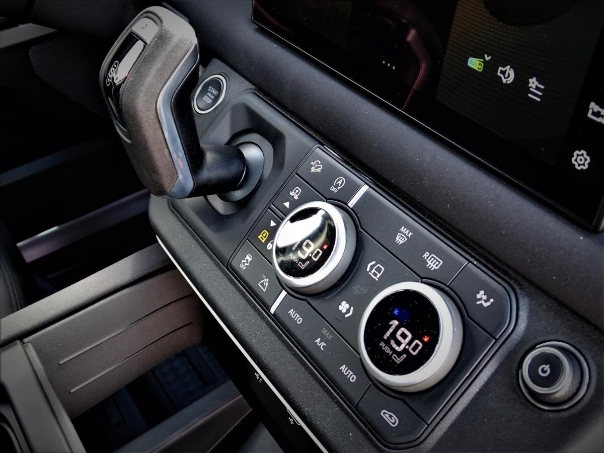 Land Rover Defender SUV / Terénní 3,0 l 147 kw