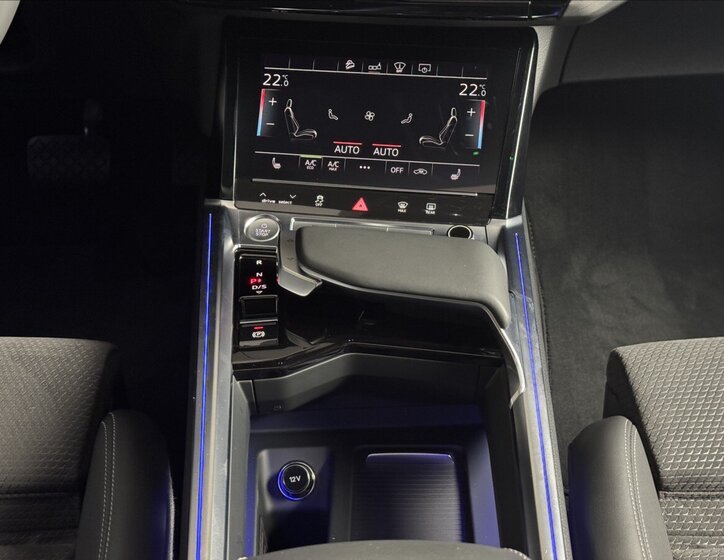 Audi e-tron SUV / Terénní 0,0 300 kw