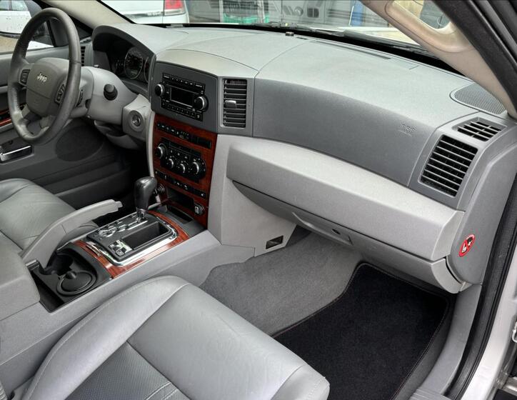 Jeep Grand Cherokee 30