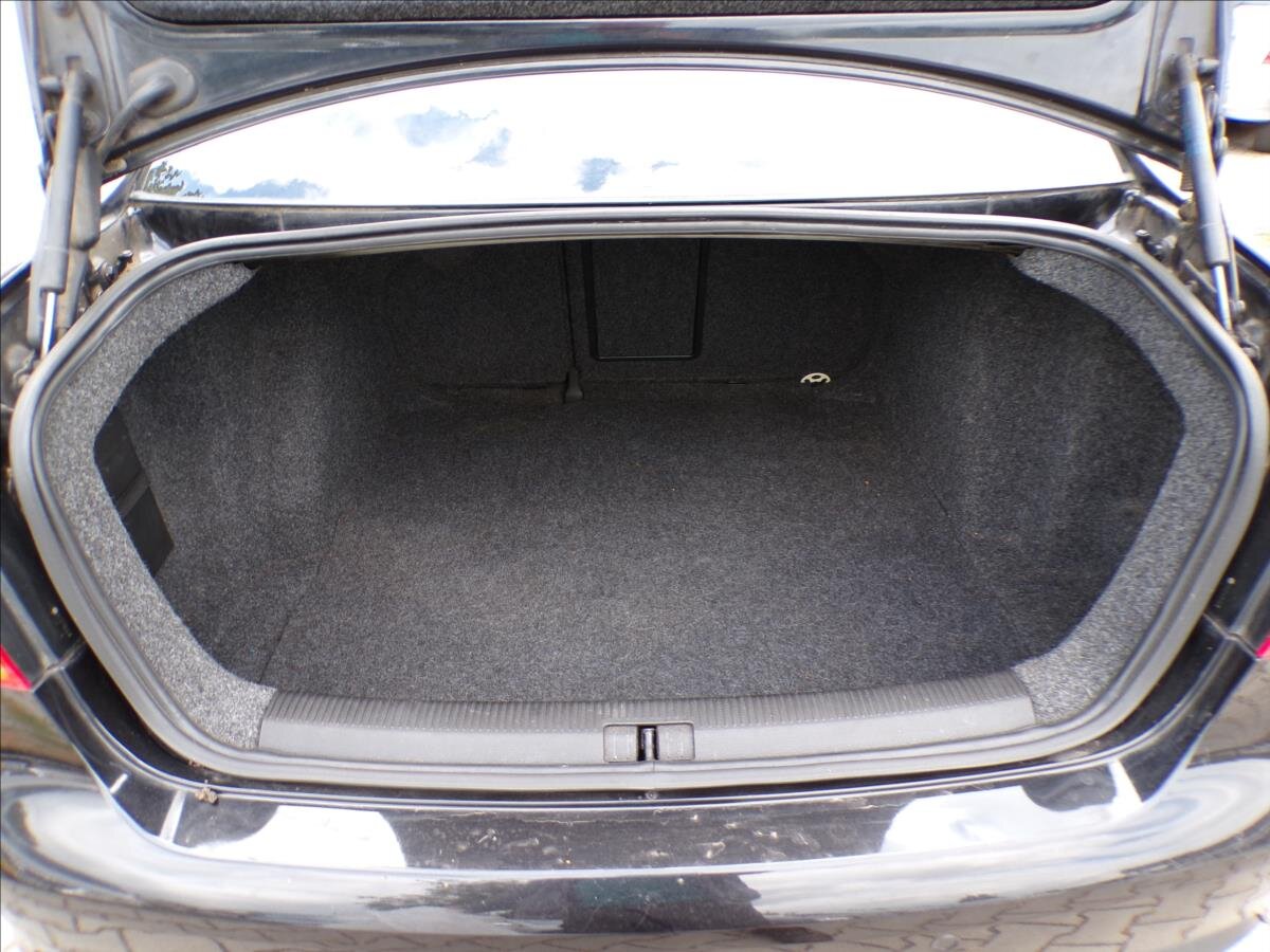 Volkswagen Jetta Sedan 1,4 l 90 kw