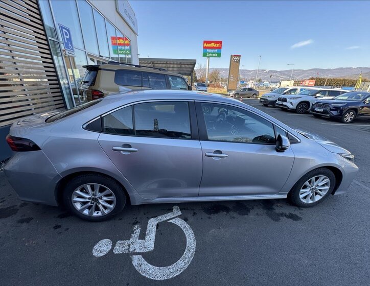 Toyota Corolla Sedan 1,5 l 92 kw