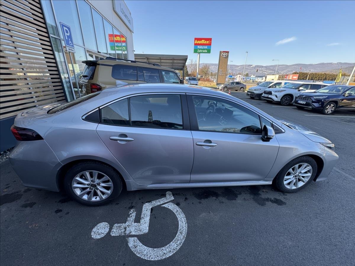 Toyota Corolla Sedan 1,5 l 92 kw