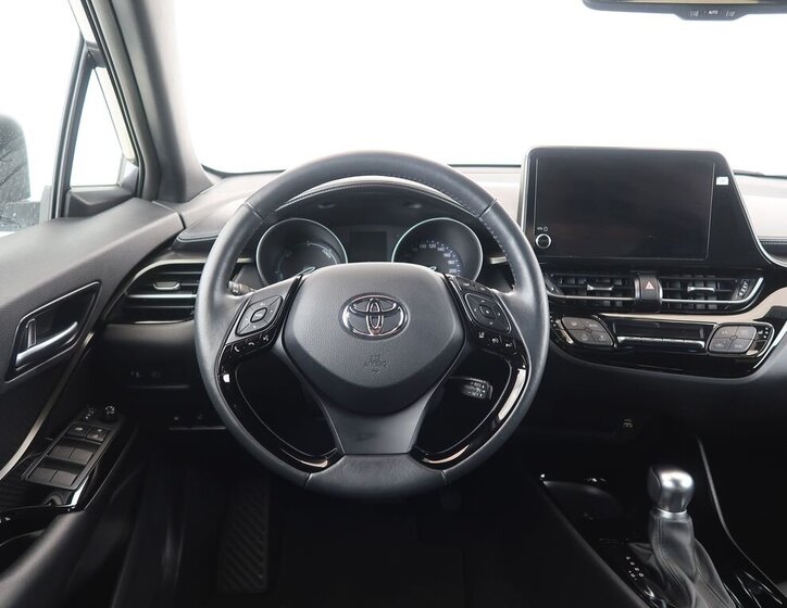Toyota C-HR SUV 2,0 l 112 kw