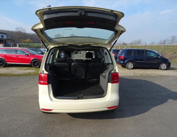 Volkswagen Touran Kombi 1,6 l 77 kw