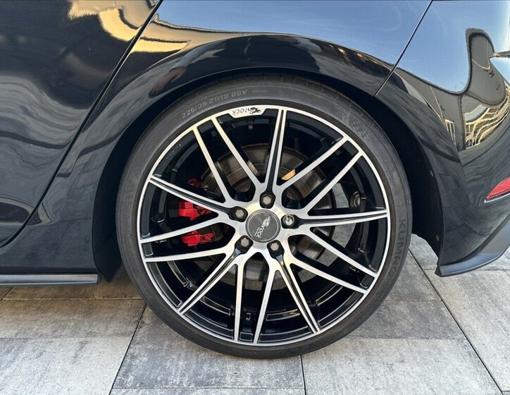 Volkswagen Golf Hatchback 2,0 l 180 kw