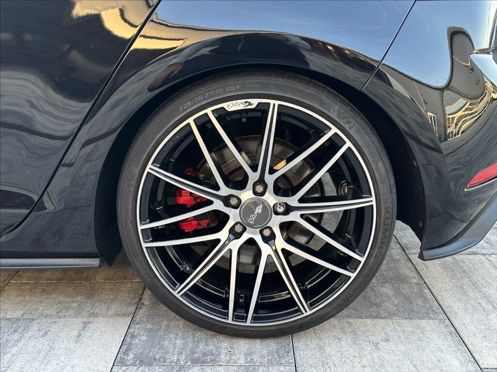 Volkswagen Golf Hatchback 2,0 l 180 kw