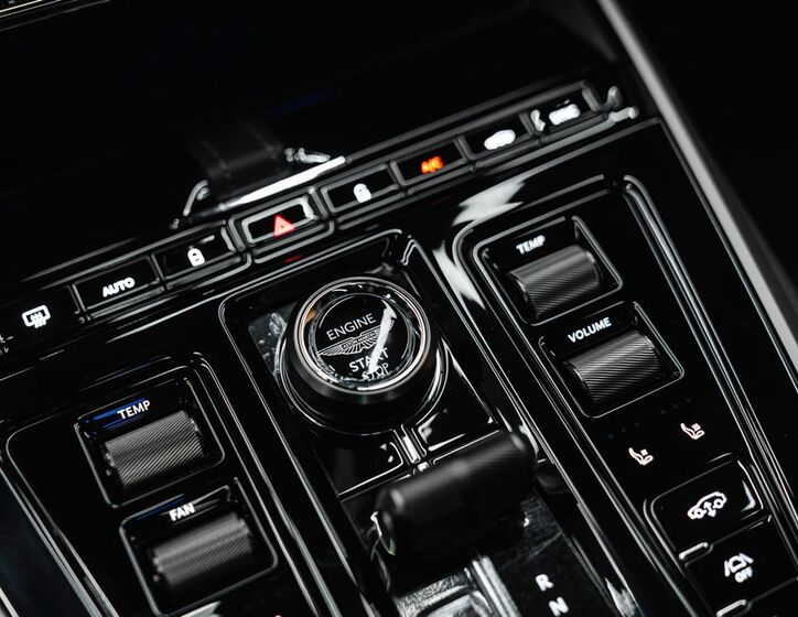 Aston Martin Ostatní 12