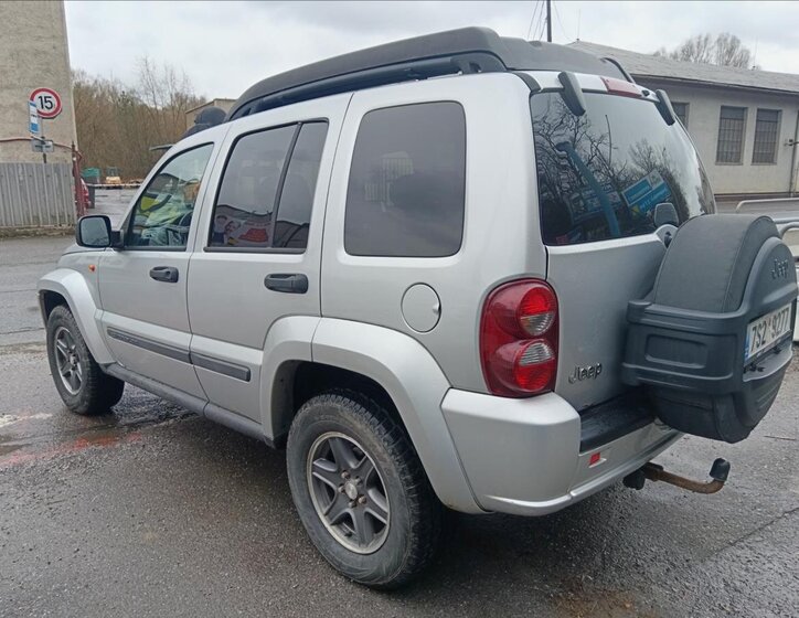 Jeep Cherokee Kombi 2,8 l 120 kw