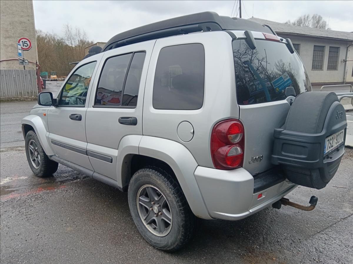 Jeep Cherokee Kombi 2,8 l 120 kw