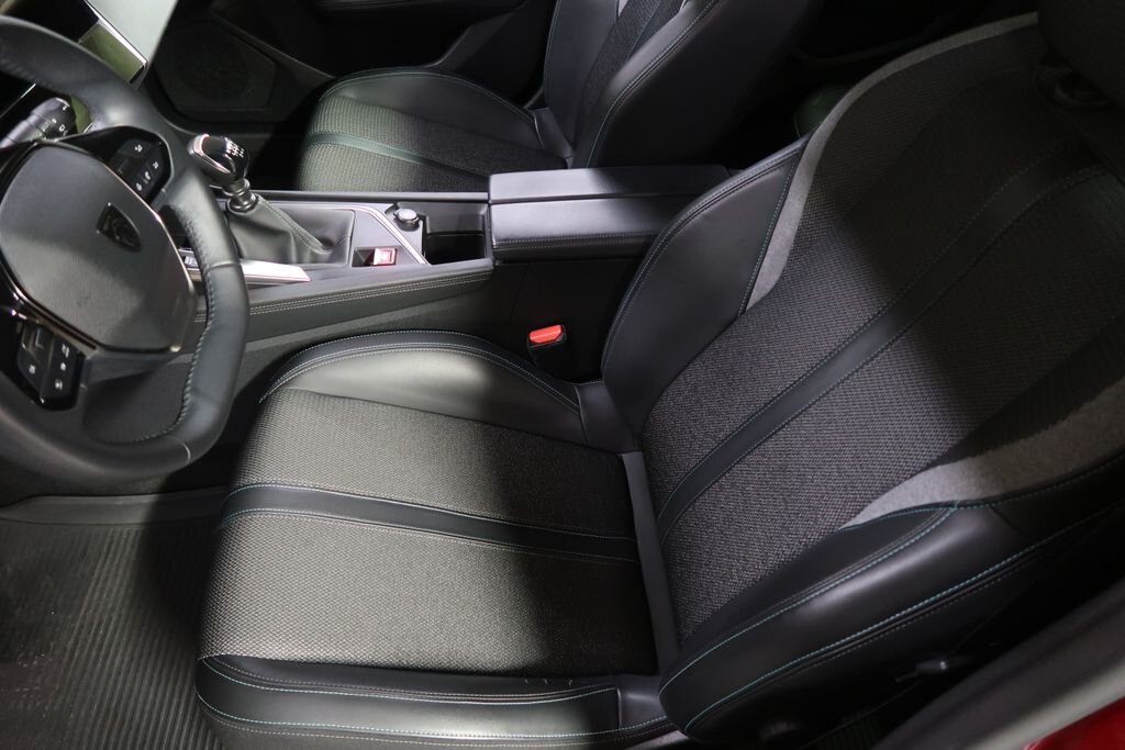 Peugeot 308 Hatchback 1,2 l 96 kw