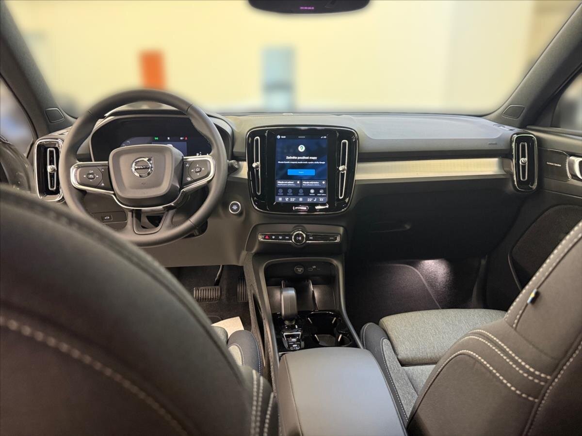 Volvo XC40 SUV / Terénní 2,0 l 120 kw