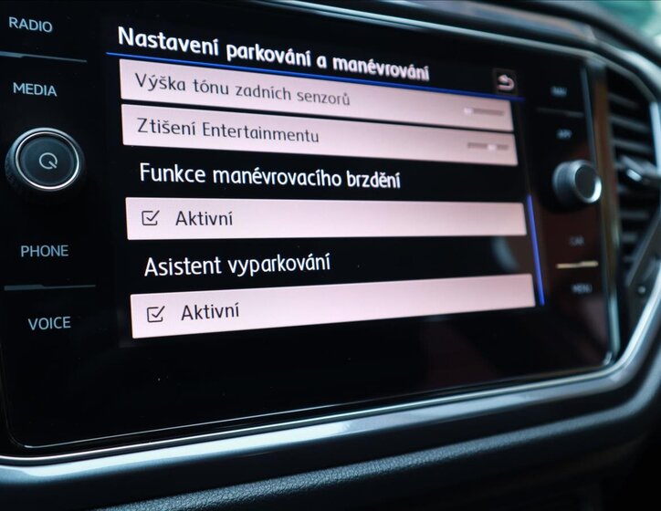 Volkswagen T-Roc CUV / Crossover 1,5 l 110 kw