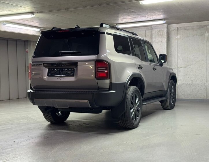 Toyota Land Cruiser 4