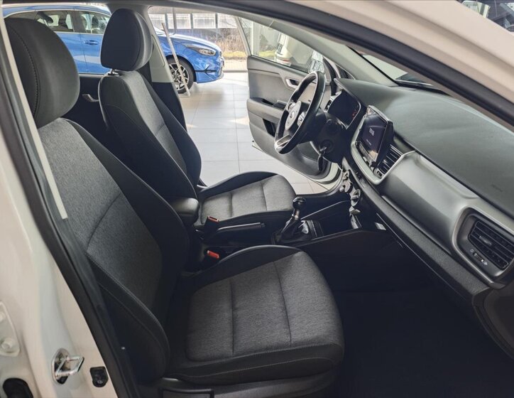 KIA Stonic CUV / Crossover 1,2 l 61 kw