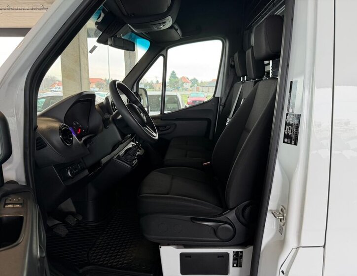 Mercedes-Benz Sprinter 10