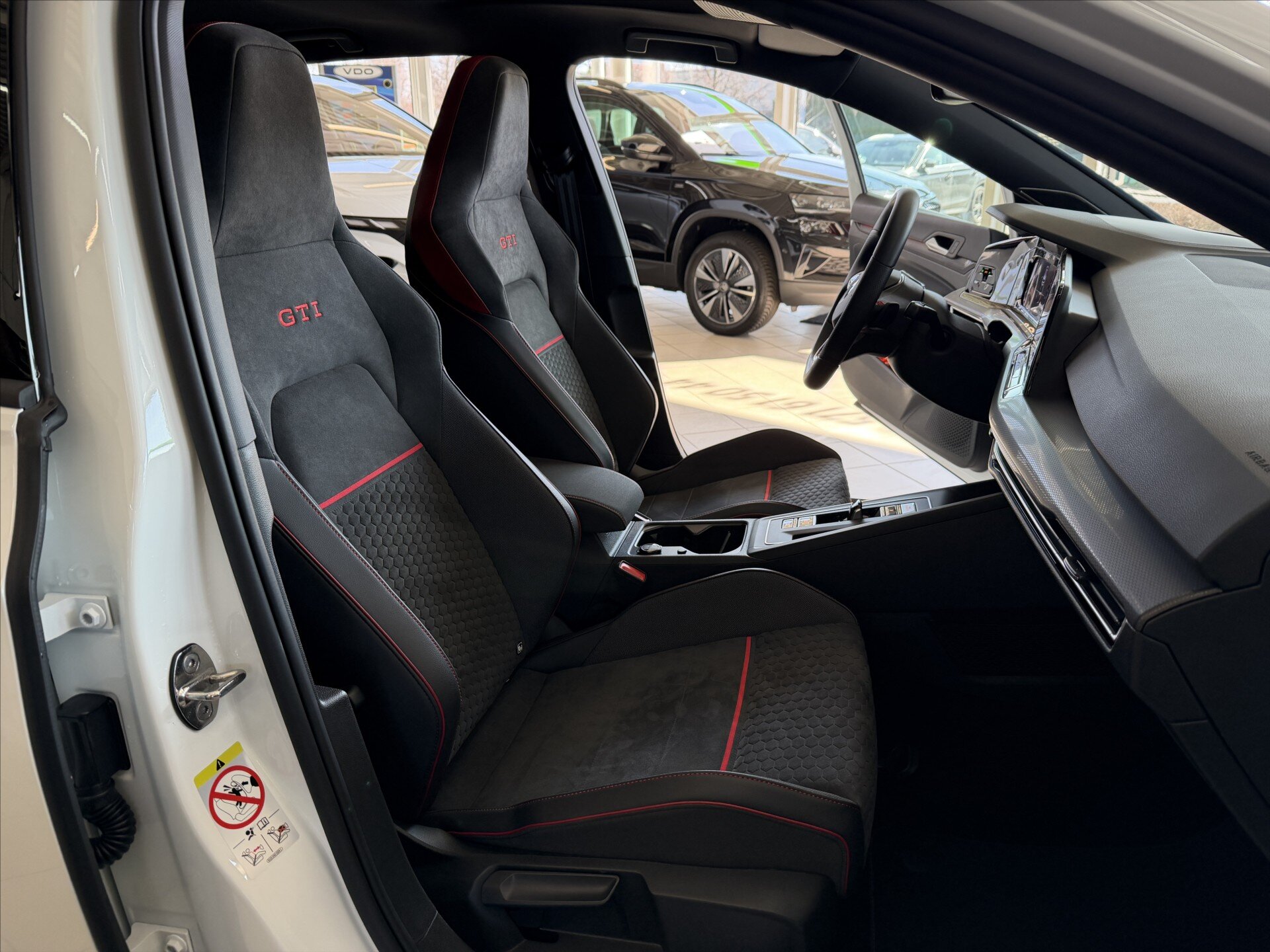 Volkswagen Golf Hatchback 2,0 l 221 kw