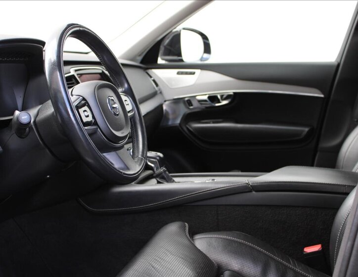 Volvo XC90 SUV / Terénní 2,0 l 165 kw