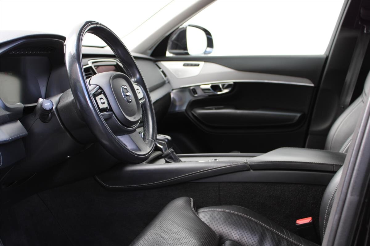 Volvo XC90 SUV / Terénní 2,0 l 165 kw