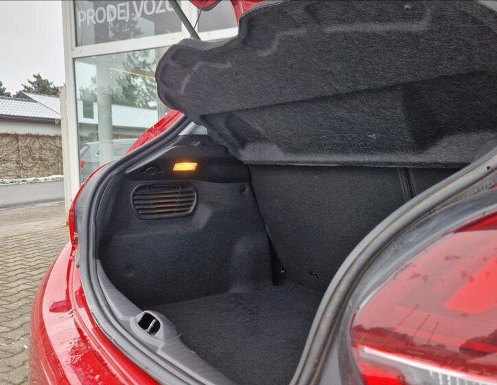 Peugeot 208 Hatchback 1,2 l 61 kw