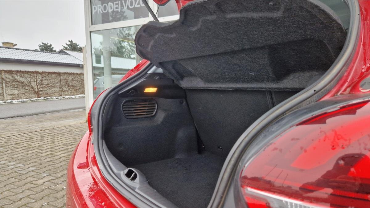 Peugeot 208 Hatchback 1,2 l 61 kw