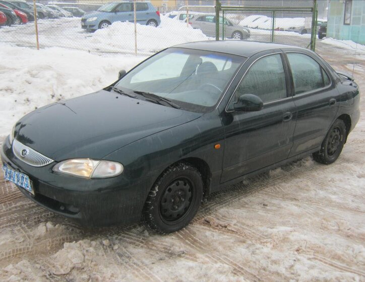 Hyundai Lantra Sedan 1,6 l 83 kw