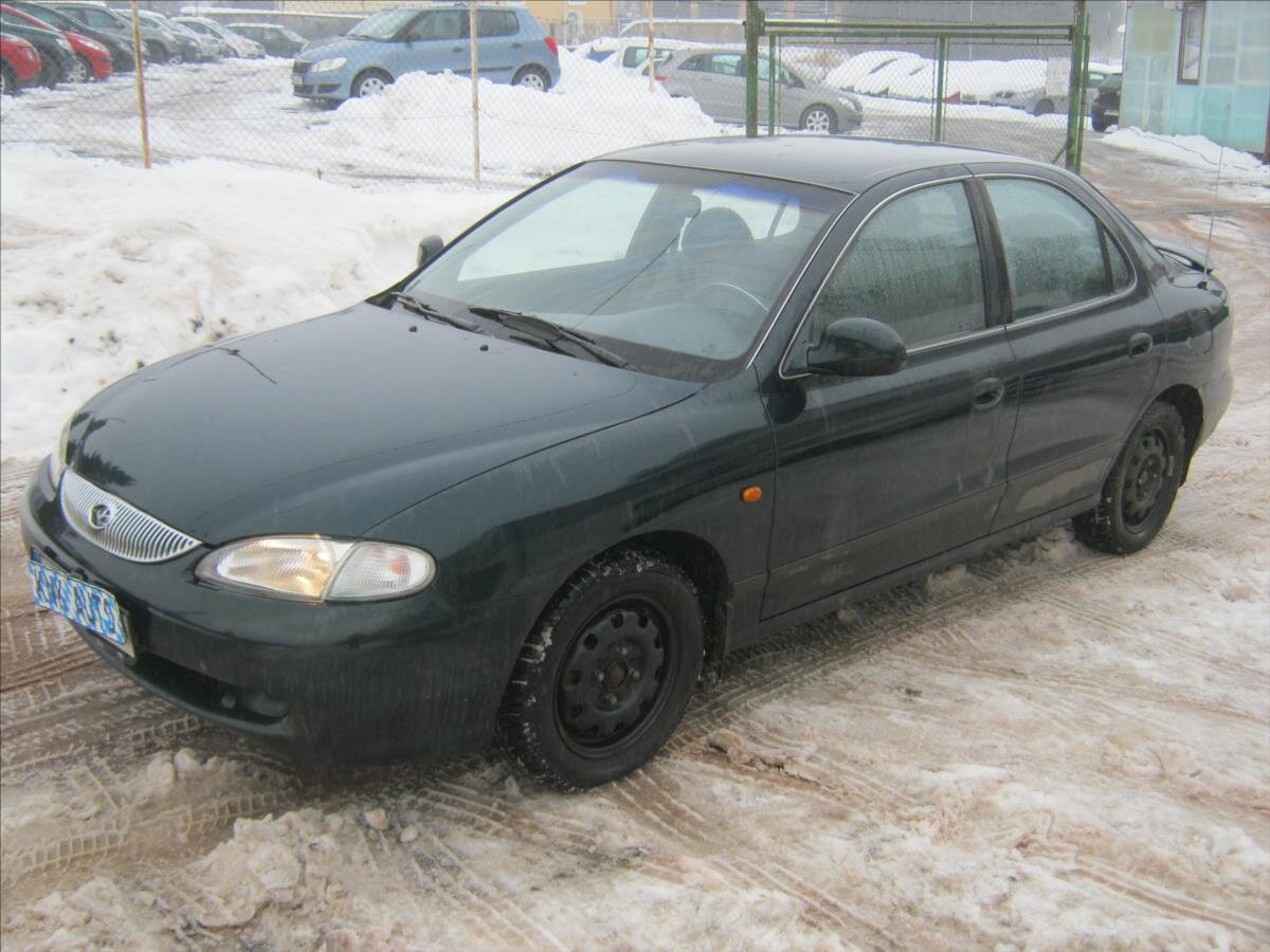 Hyundai Lantra Sedan 1,6 l 83 kw