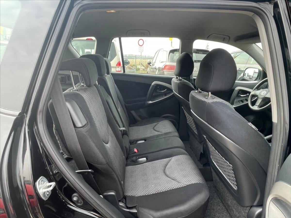 Toyota RAV4 SUV / Terénní 2,0 l 112 kw