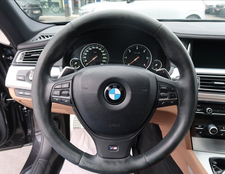 BMW Řada 7 17
