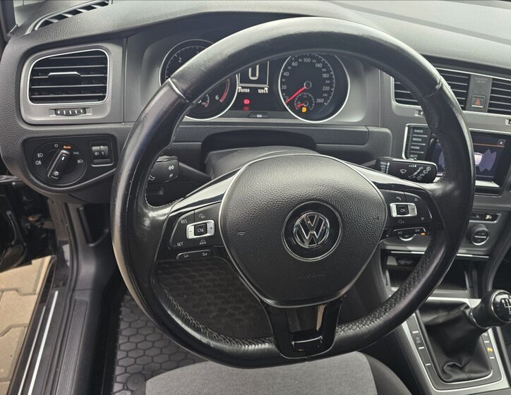 Volkswagen Golf 12