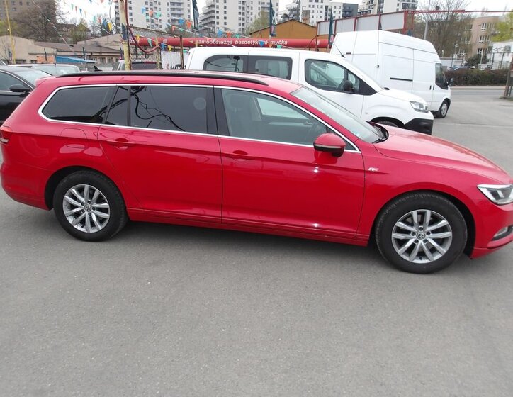 Volkswagen Passat Kombi 1,6 l 88 kw