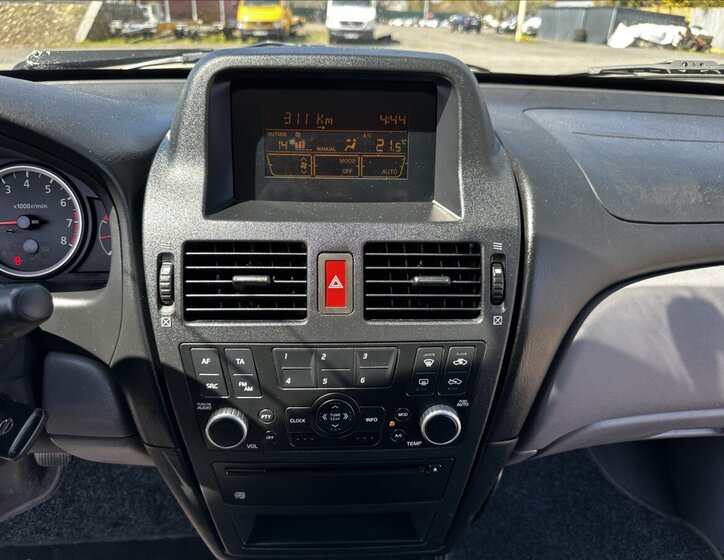 Nissan Almera Hatchback 1,5 l 72 kw