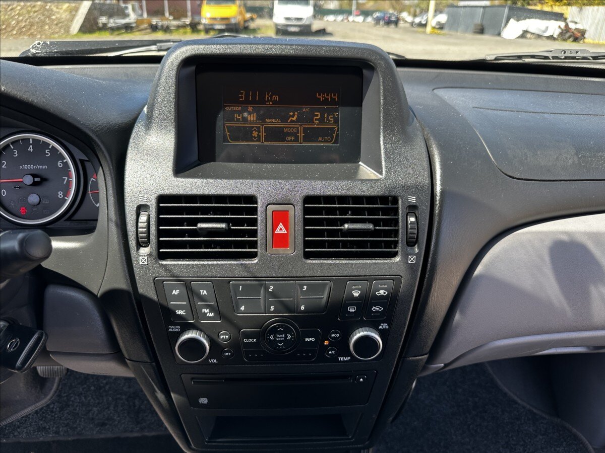 Nissan Almera Hatchback 1,5 l 72 kw