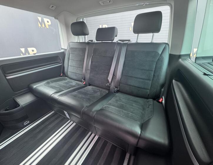 Volkswagen Multivan 14