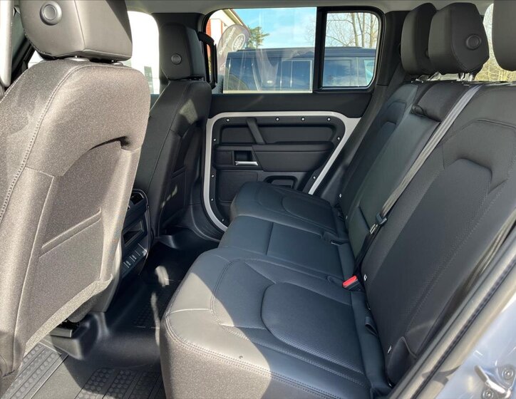 Land Rover Defender SUV / Terénní 3,0 l 147 kw