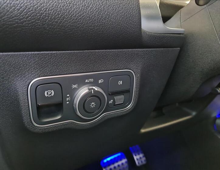 Mercedes-Benz GLB 11