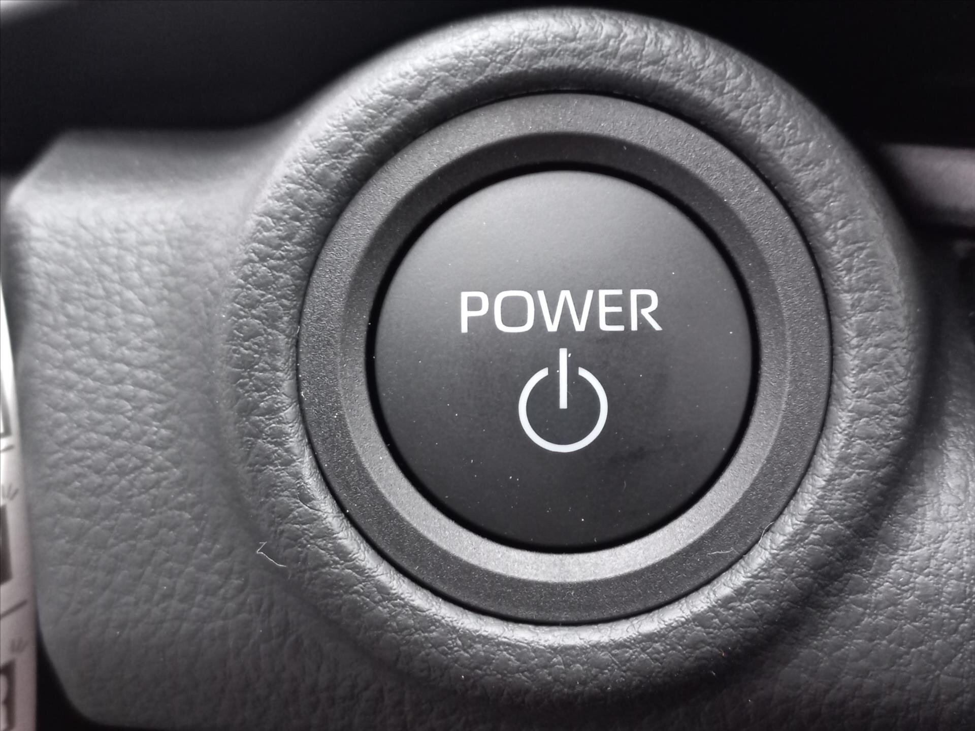 Toyota C-HR CUV / Crossover 1,8 l 72 kw