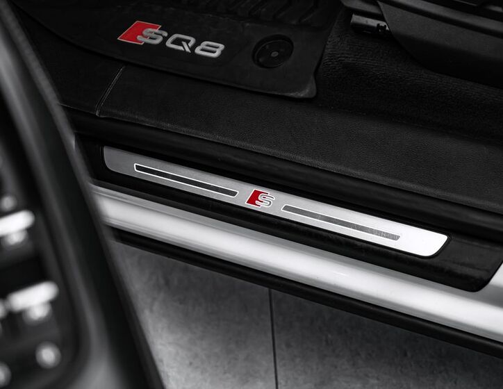 Audi SQ8 20