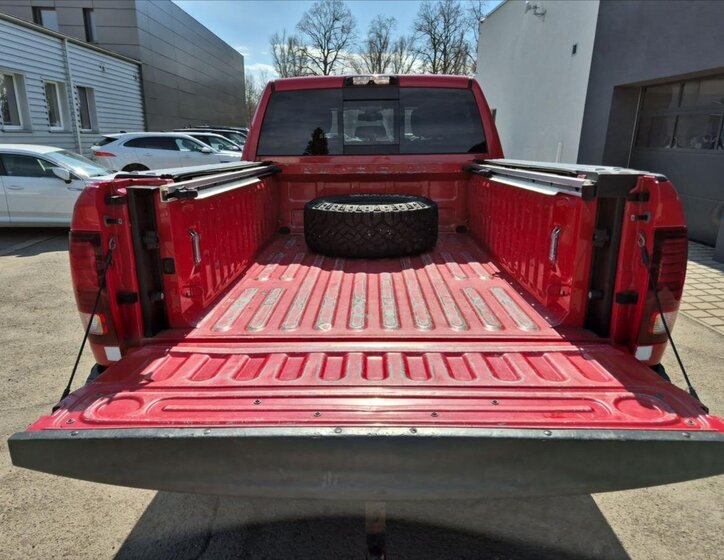 Dodge RAM Pick-up 6,4 l 306 kw