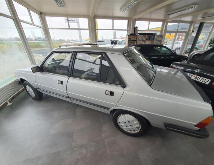 Peugeot 305 3