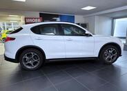 Alfa Romeo Stelvio 4